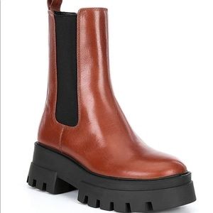 Gianni Bini Down-Town Leather lug sole platform boot